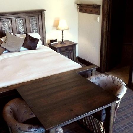 Rustic Creek Ranch Resort At North Jellystone Park Burleson Buitenkant foto