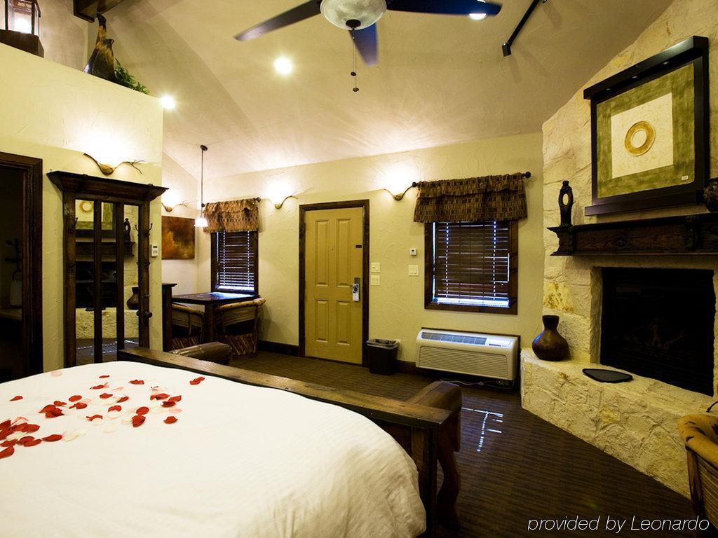 Rustic Creek Ranch Resort At North Jellystone Park Burleson Buitenkant foto