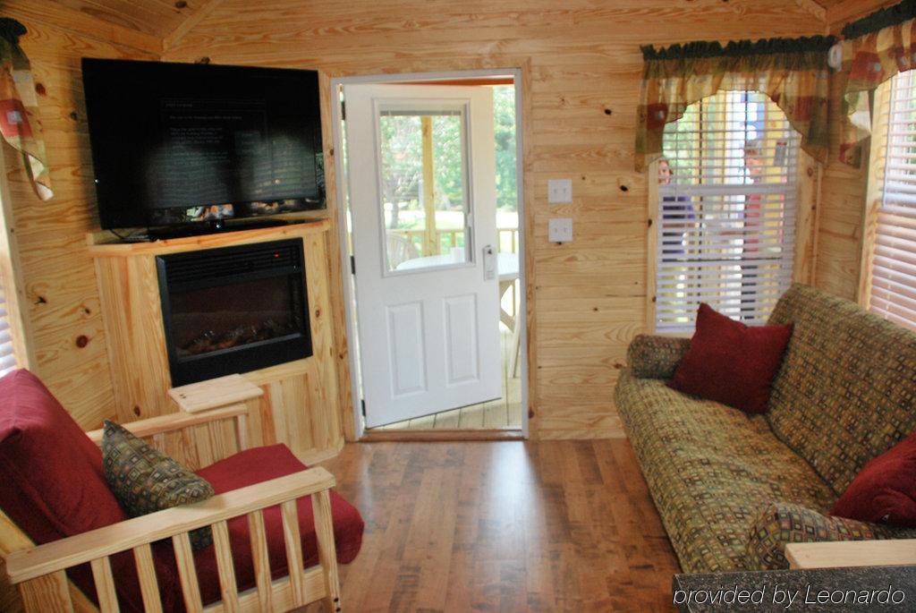 Rustic Creek Ranch Resort At North Jellystone Park Burleson Buitenkant foto