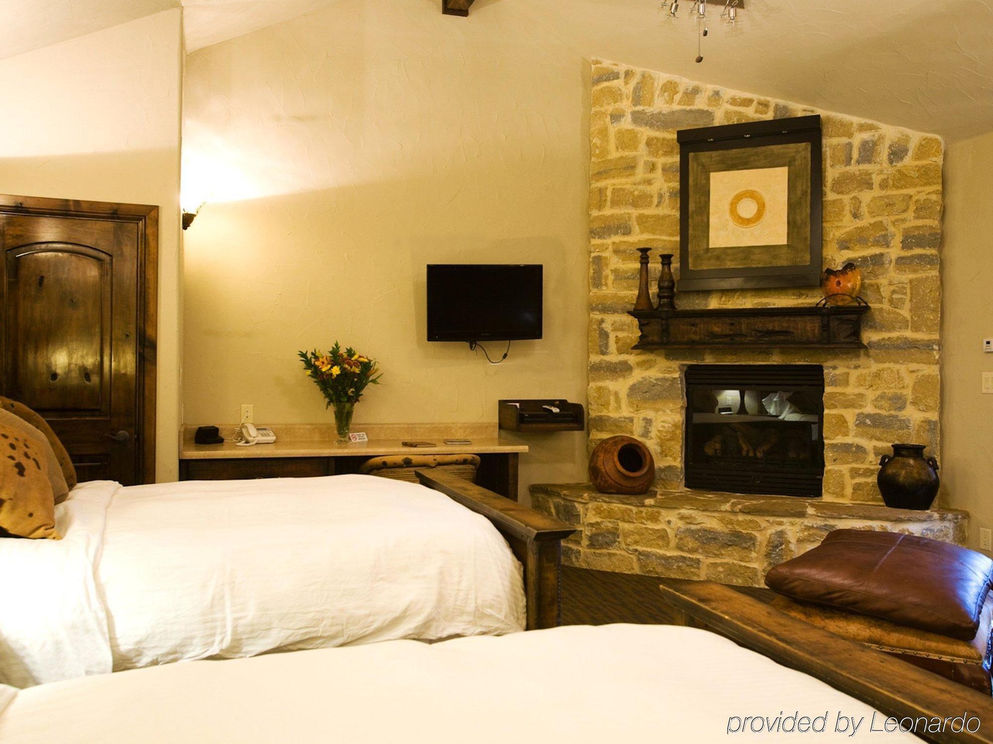 Rustic Creek Ranch Resort At North Jellystone Park Burleson Buitenkant foto