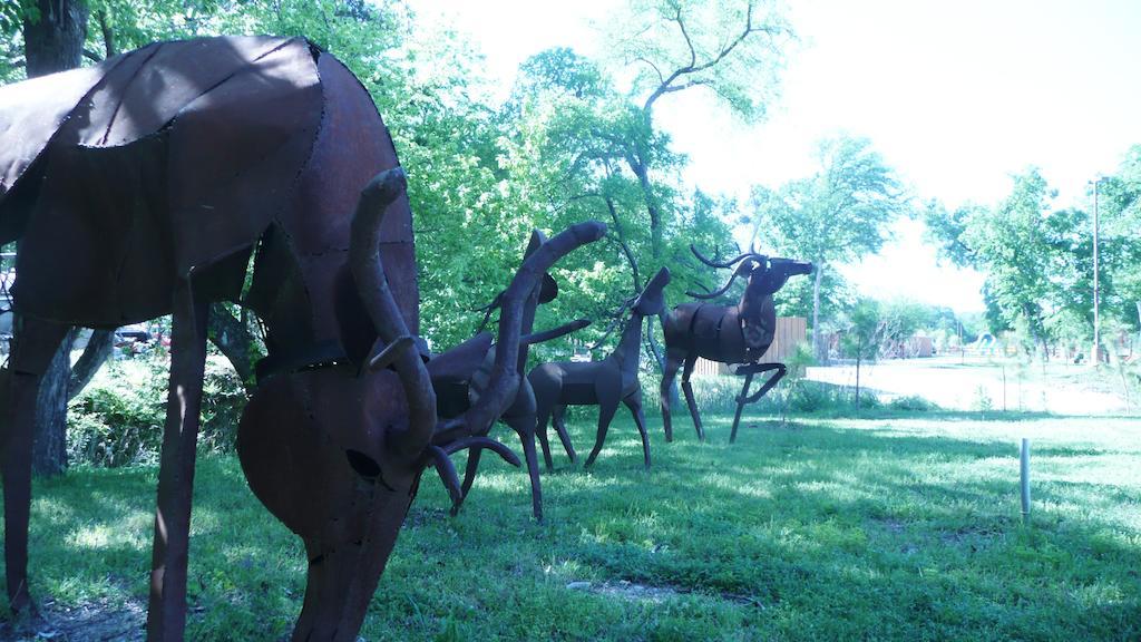 Rustic Creek Ranch Resort At North Jellystone Park Burleson Buitenkant foto