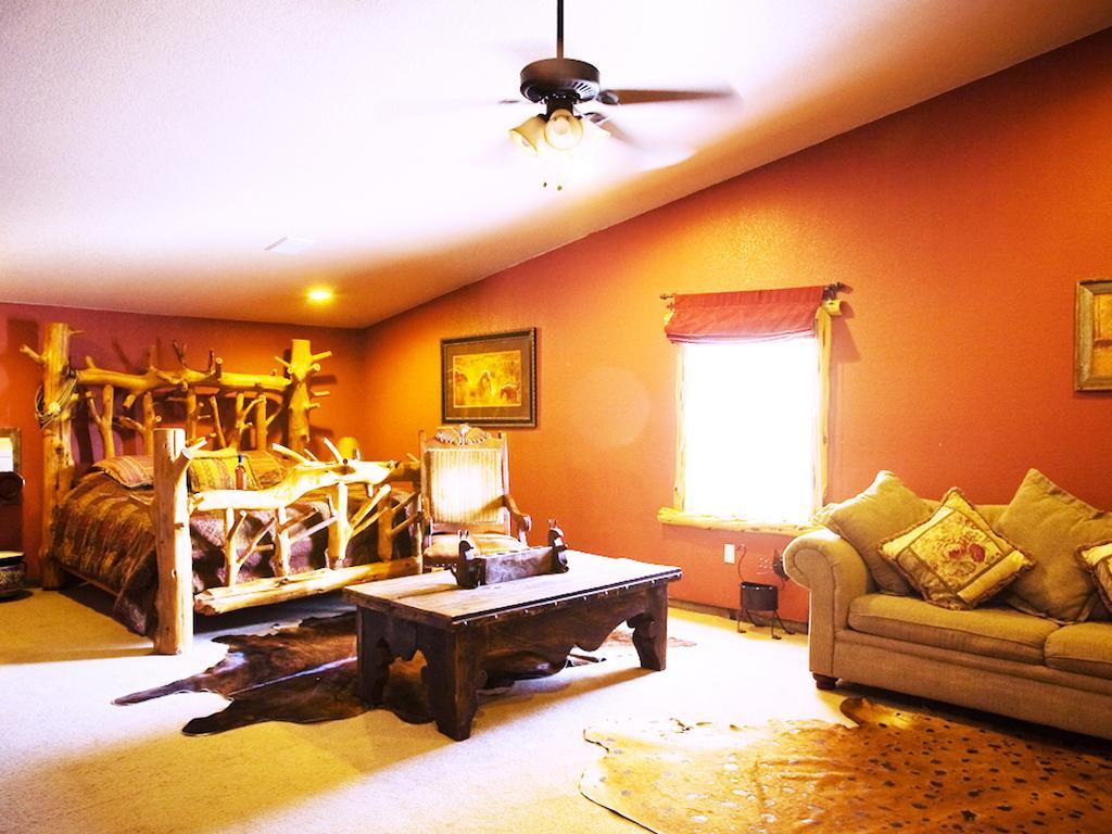 Rustic Creek Ranch Resort At North Jellystone Park Burleson Buitenkant foto