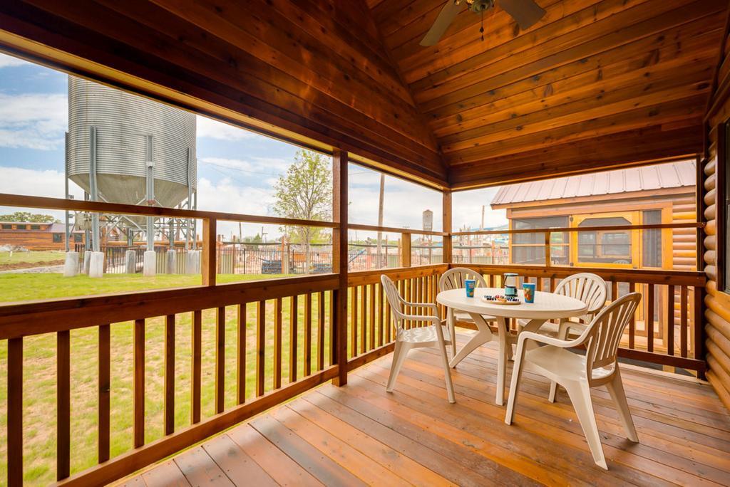 Rustic Creek Ranch Resort At North Jellystone Park Burleson Buitenkant foto