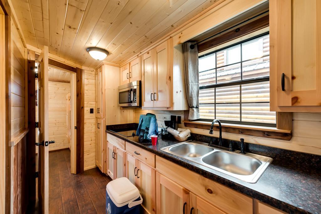 Rustic Creek Ranch Resort At North Jellystone Park Burleson Buitenkant foto