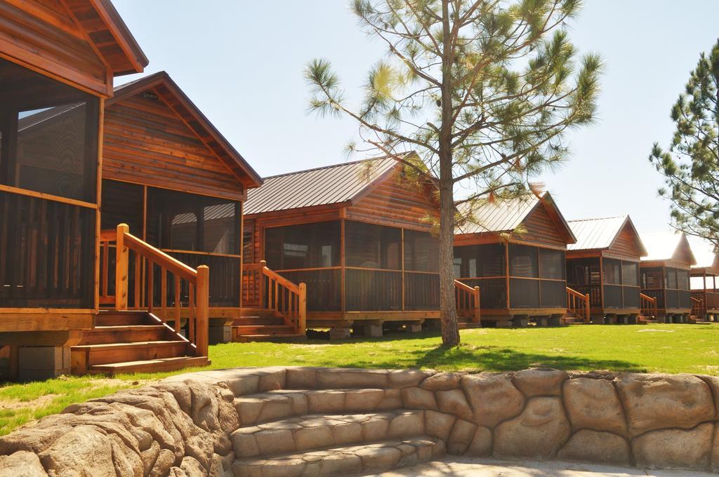 Rustic Creek Ranch Resort At North Jellystone Park Burleson Buitenkant foto