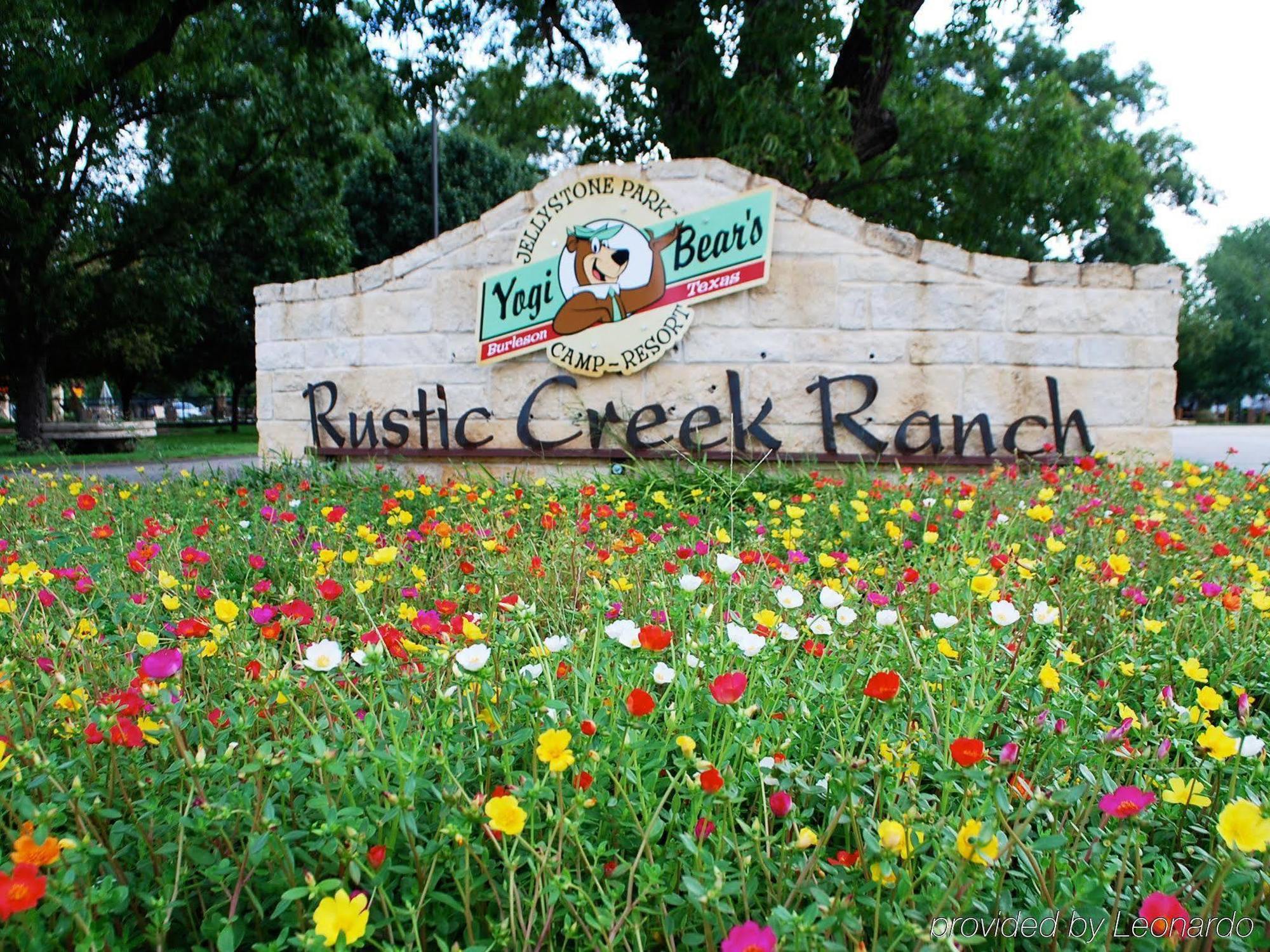 Rustic Creek Ranch Resort At North Jellystone Park Burleson Buitenkant foto