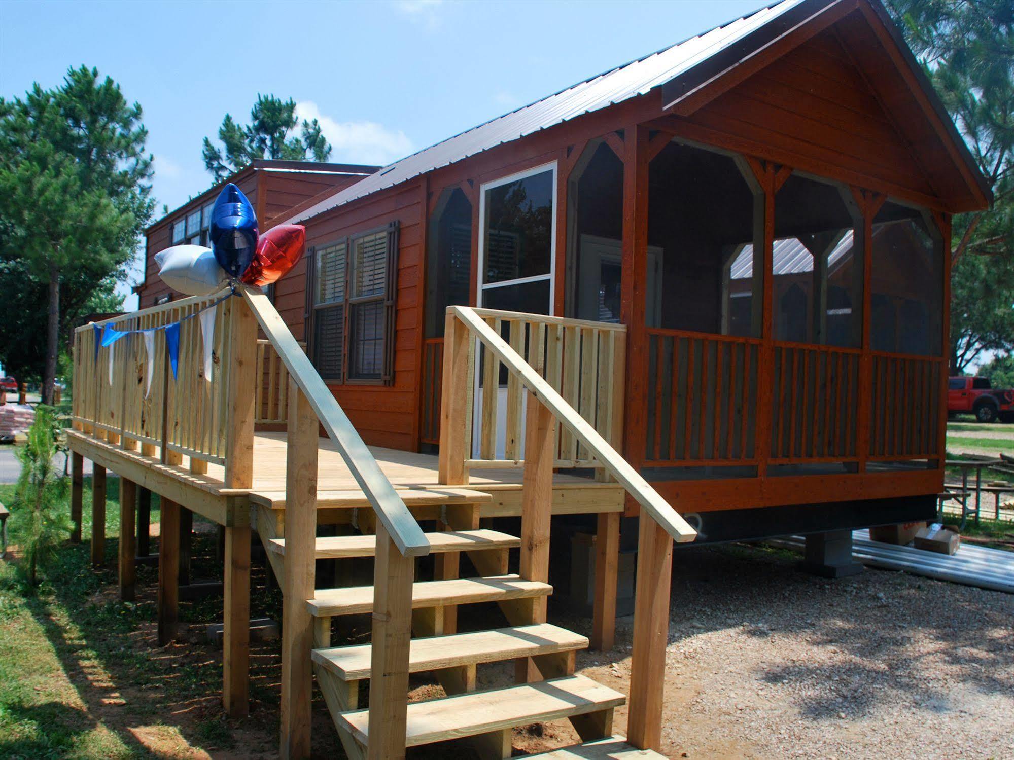 Rustic Creek Ranch Resort At North Jellystone Park Burleson Buitenkant foto