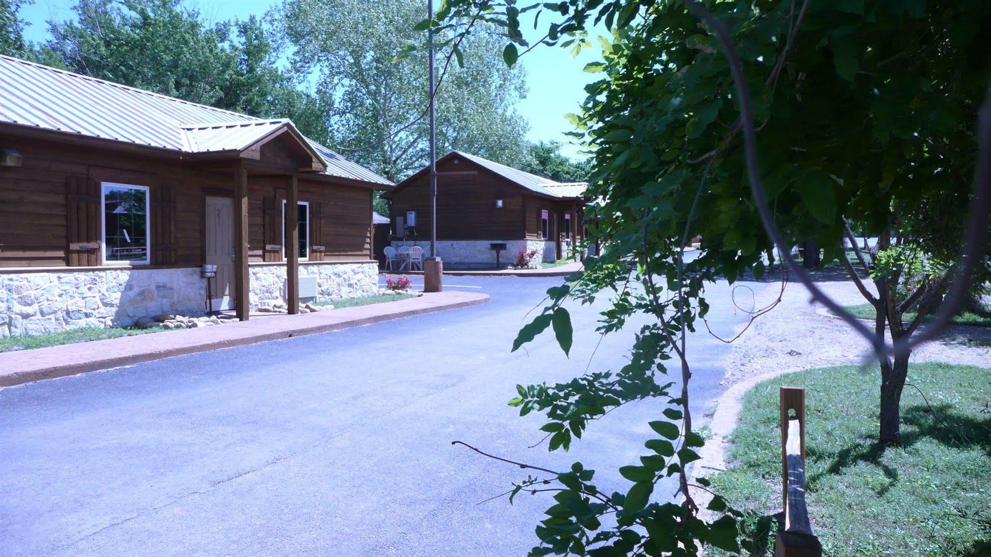 Rustic Creek Ranch Resort At North Jellystone Park Burleson Buitenkant foto