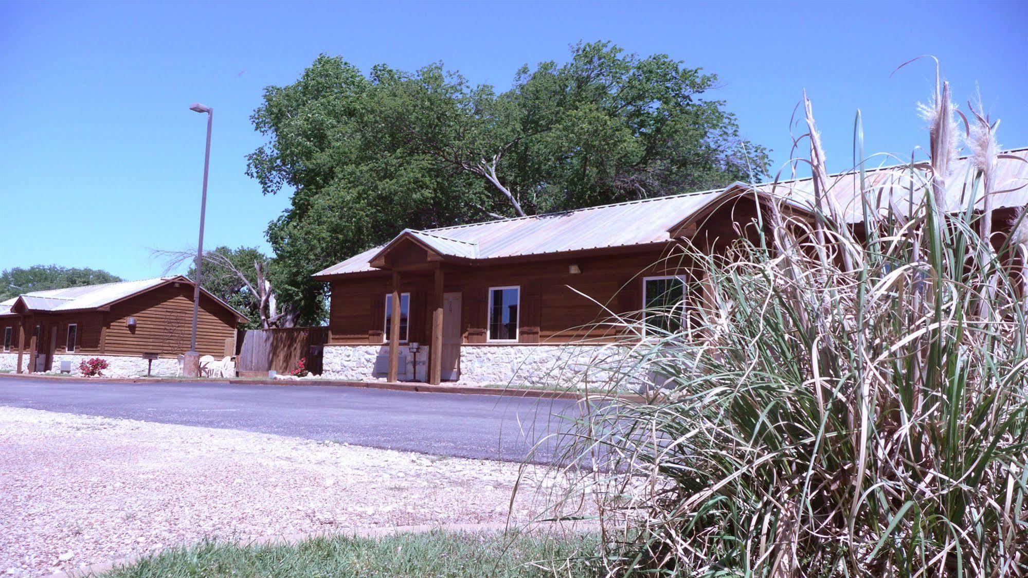 Rustic Creek Ranch Resort At North Jellystone Park Burleson Buitenkant foto