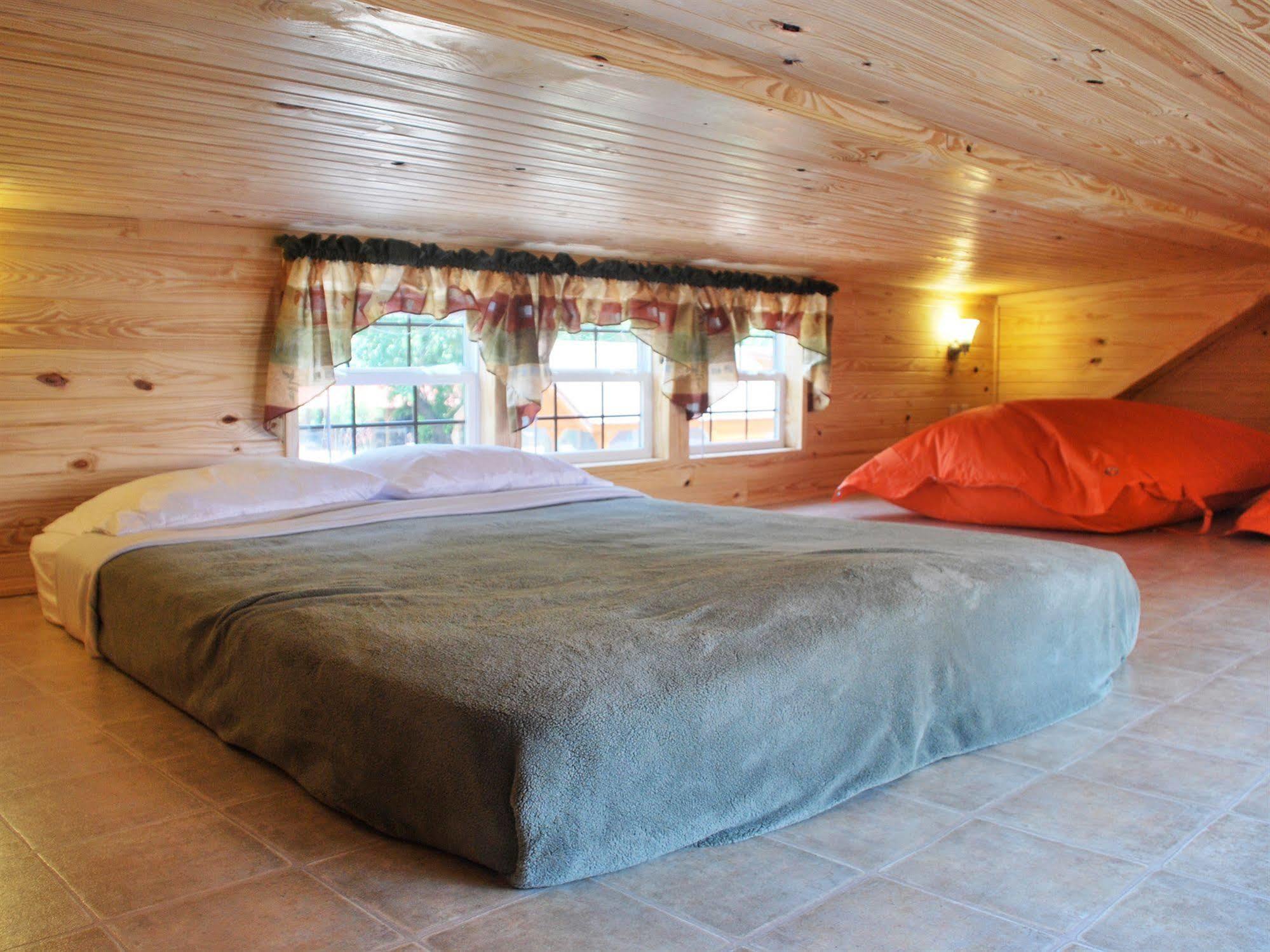 Rustic Creek Ranch Resort At North Jellystone Park Burleson Buitenkant foto