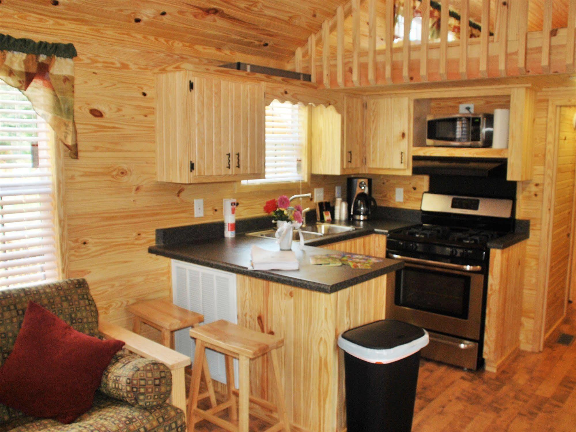 Rustic Creek Ranch Resort At North Jellystone Park Burleson Buitenkant foto