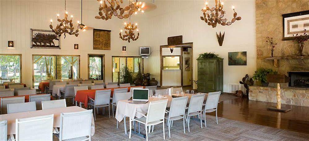 Rustic Creek Ranch Resort At North Jellystone Park Burleson Buitenkant foto